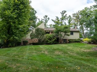 2932 Shannon Dr, Oakland, MI 48363
