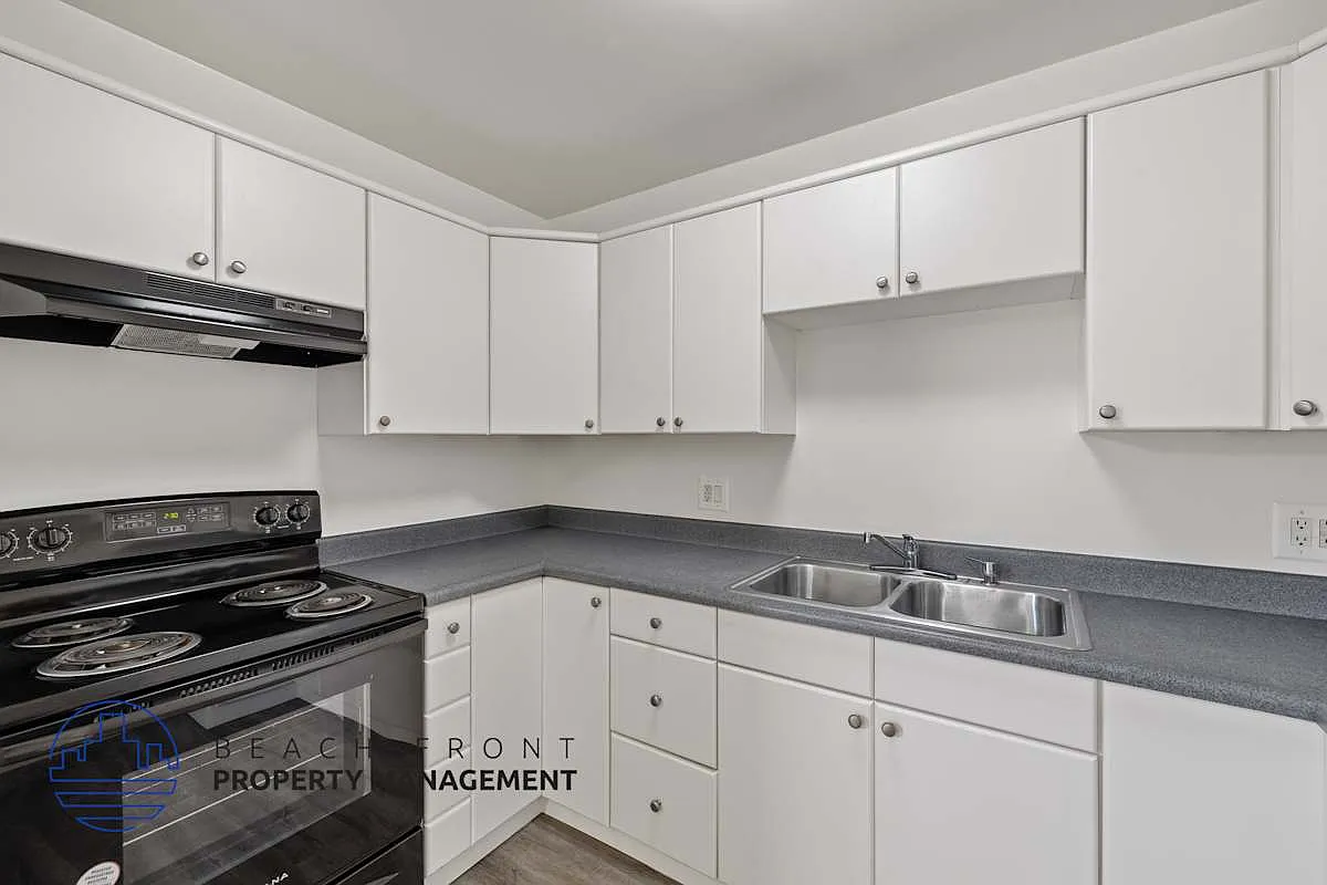 805 E. 7th St. — Photo 1