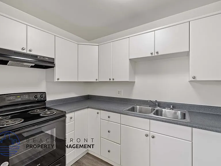 805 E. 7th St. — Photo 1