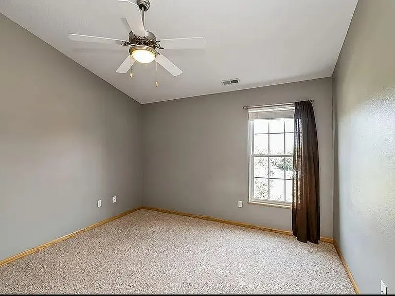 15506 Townsend Ave — Photo 2