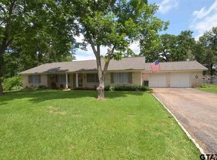 368 Wintergreen Dr, Gladewater, TX 75647