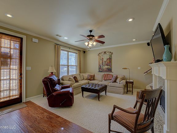 3rd image of 208 Siena Ln