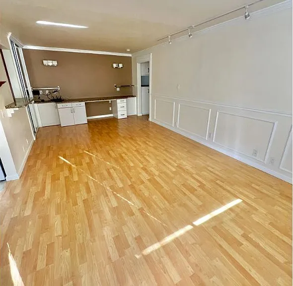 Bel Aire Apartments — Photo 63