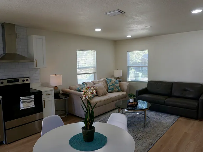 10104 N Arden Ave — Photo 2