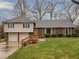 9209 NW Pleasant Dr, Kansas City, MO 64152