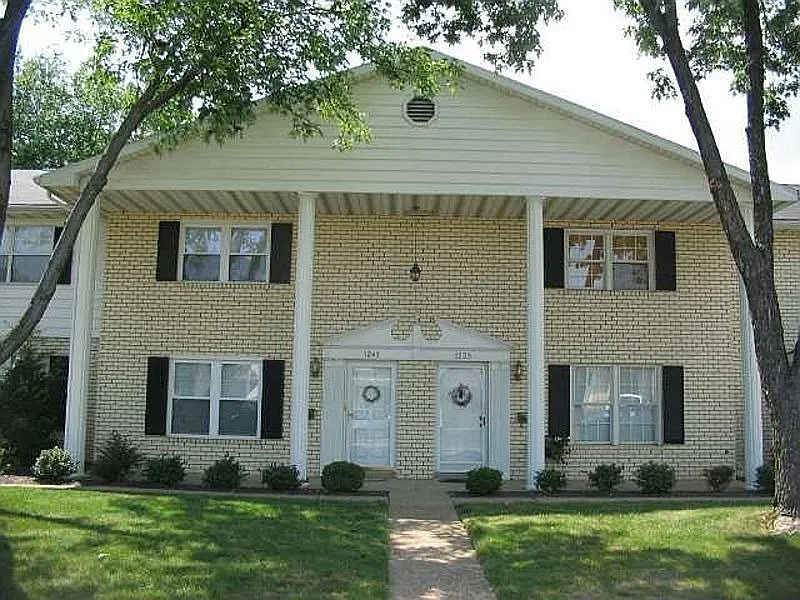 1241 Burdette Ave photo 1