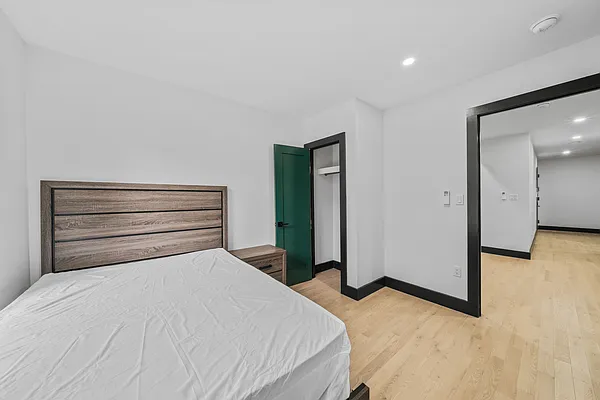 Rented by Blue Sky Management NY Inc | media 40