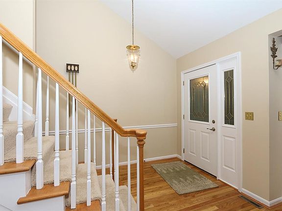 4th image of 7199 Foxview Dr
