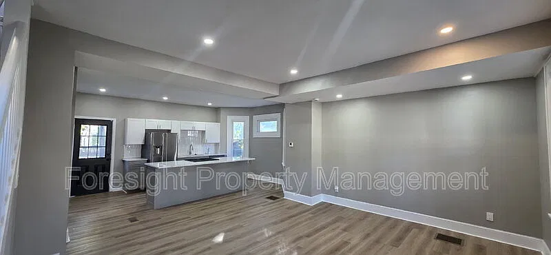3 bed, 2.5 bath, 1153 sqft, $1,895 — Photo 4