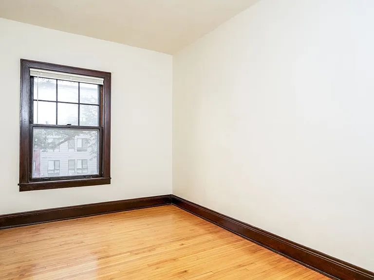 1325 West 27th St — Photo 10