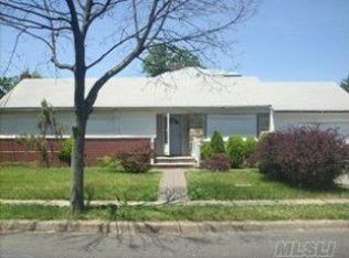 135 E Seaman Ave, Freeport, NY 11520