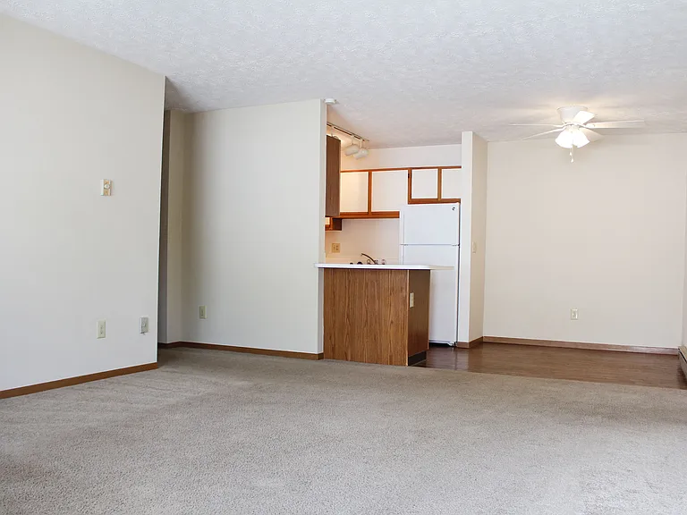 Wyndemere Apartments — Photo 31