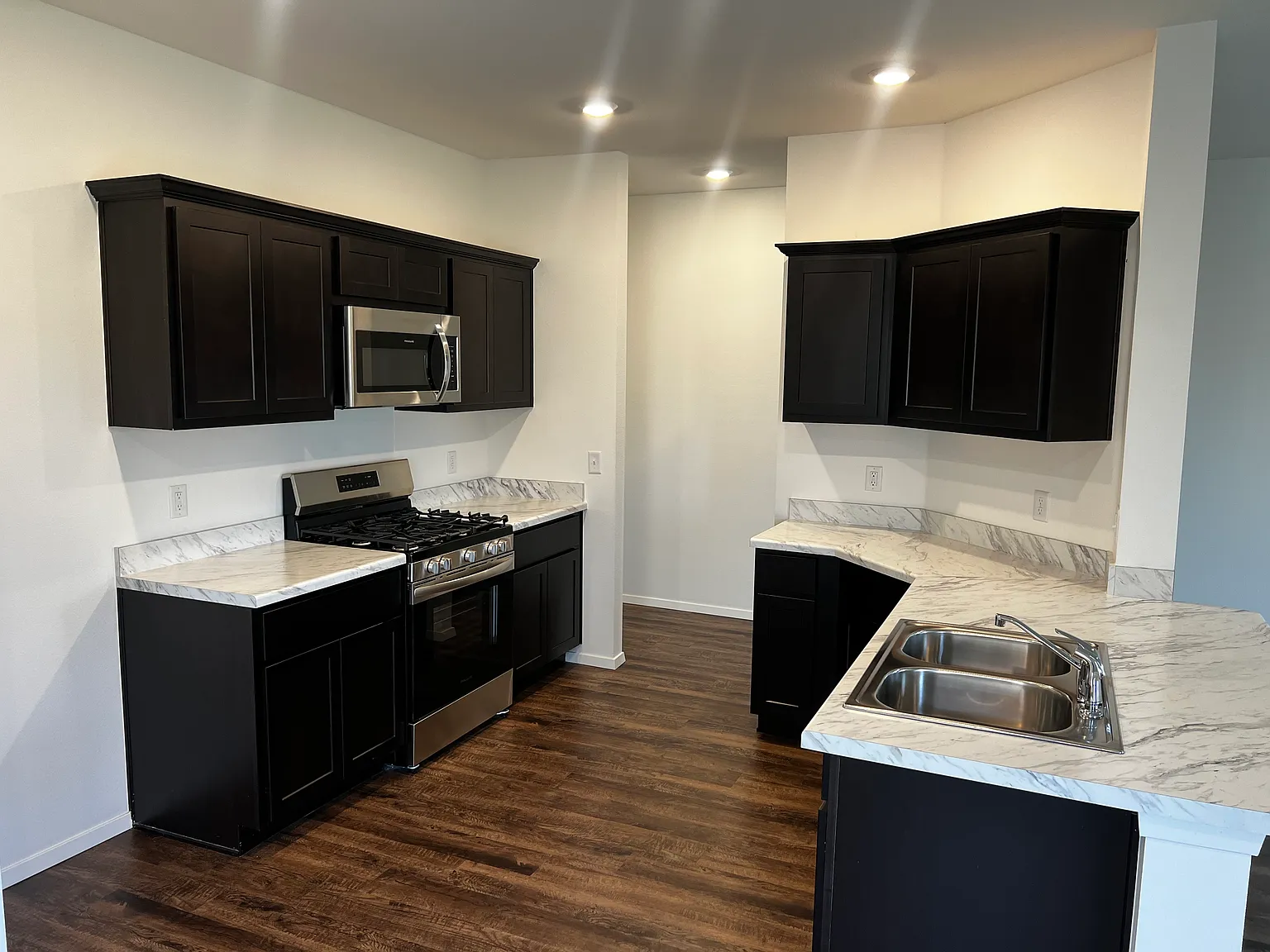 3 bed, 1355 sqft, $1,750 — Photo 2
