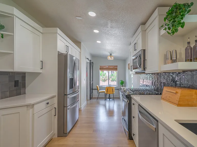 264 N 100 W — Photo 21