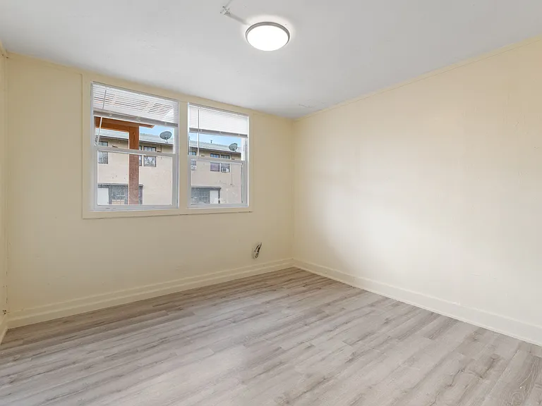 1647 E 6th St #B — Photo 10