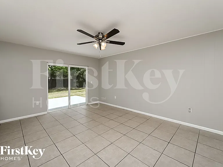718 Kingswood Loop — Photo 7