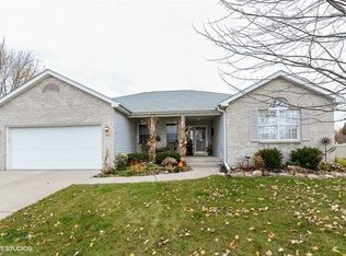 215 Rachel Cir, Sycamore, IL 60178