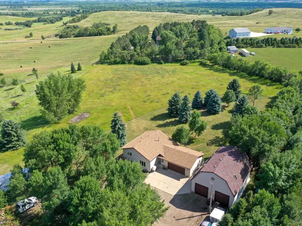 5021 Boulder Dr, Bismarck, ND 58504