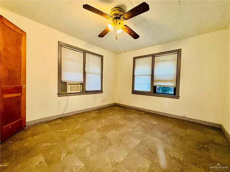1601 Redwood Ave — Photo 12
