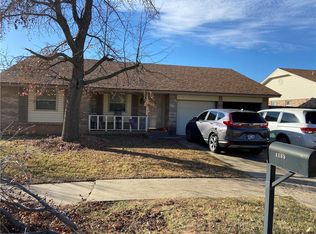 1105 S English Dr, Moore, OK 73160