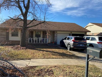 1105 S English Dr, Moore, OK, 73160