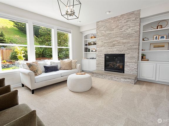 5th image of 3601 42nd Avenue NE