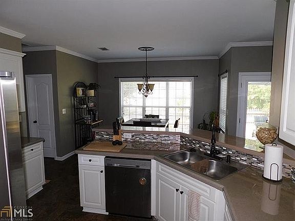 3rd image of 285 Virginia Park