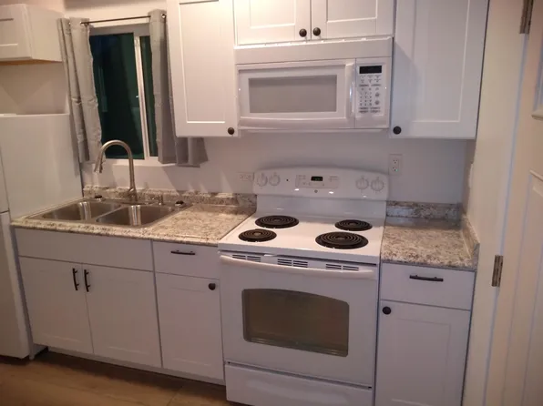 2582 Davis Ave, Carlsbad, CA 92008
