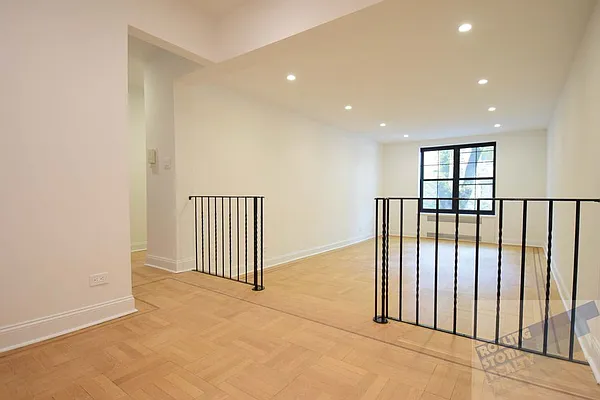 Sold by Rolling Stone Realty LLC | media 21