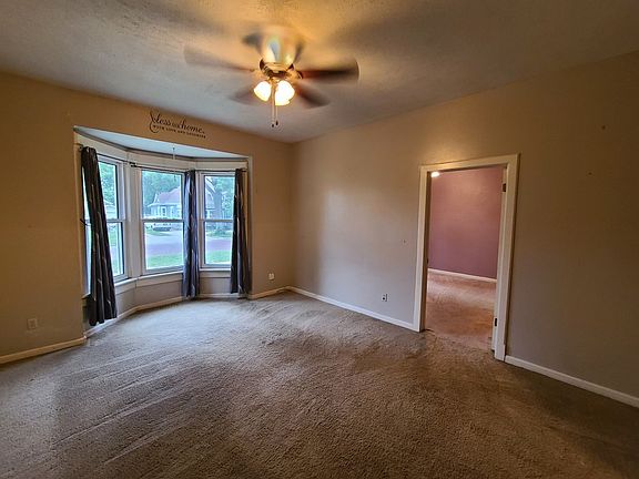 3rd image of 120 W Jewell Ave