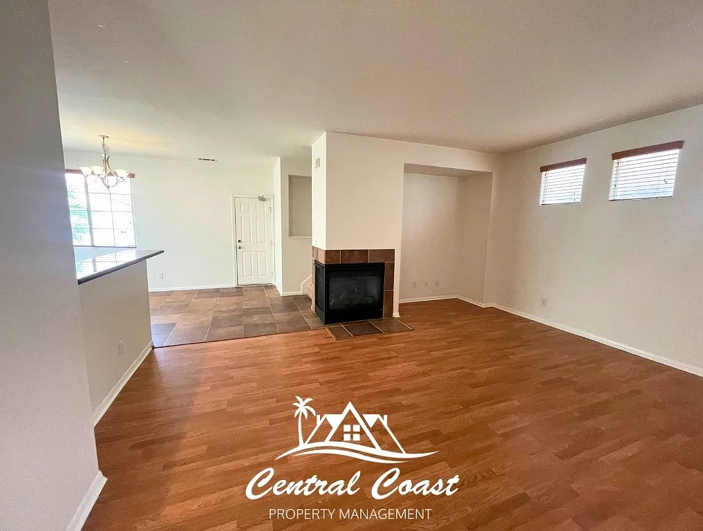 Building Photo - Cordoban Ln