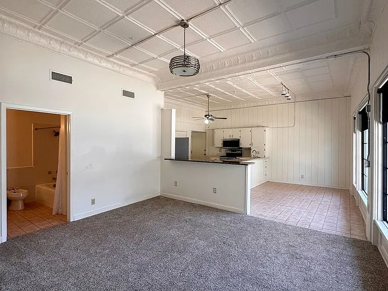 108 E Lee St — Photo 11