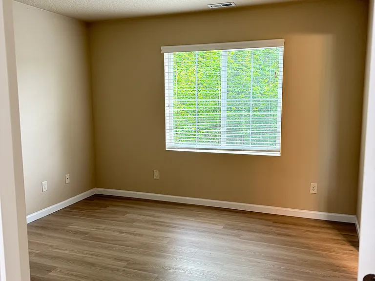20940 Edgemont St — Photo 7