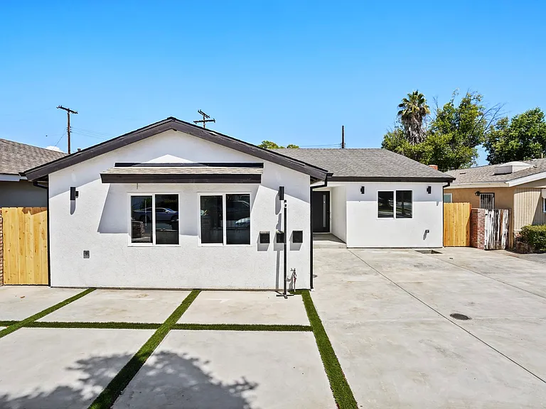 7906 Oakdale Ave — Photo 2