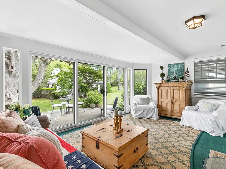 42 Peconic Ave — Photo 7