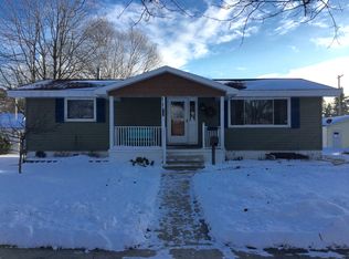 711 Montana Ave, Gladstone, MI 49837