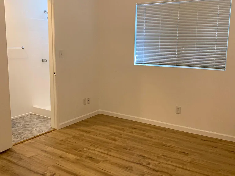 6223 Lexington Ave #4 — Photo 8