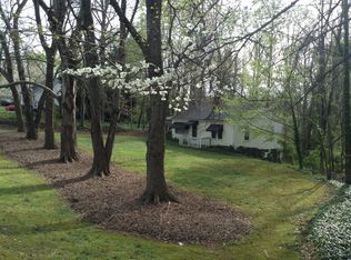 332 Piccadilly Dr, Winston Salem, NC 27104