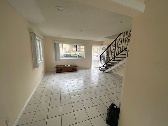 3rd image of 10242 Fernglen Ave