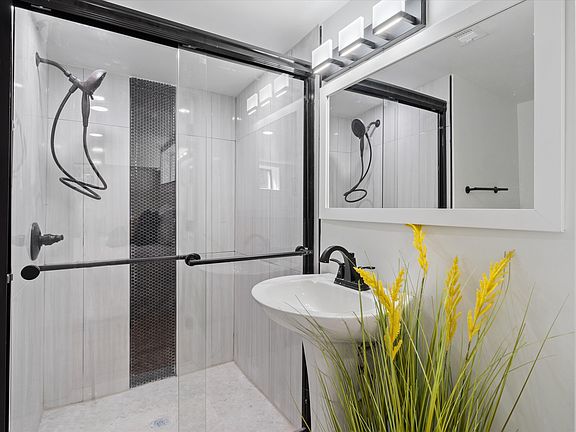 3rd image of 2550 Adams Ave #2550