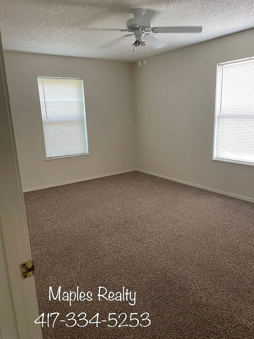 2 bedroom / 1 bathroom apartment — Photo 3