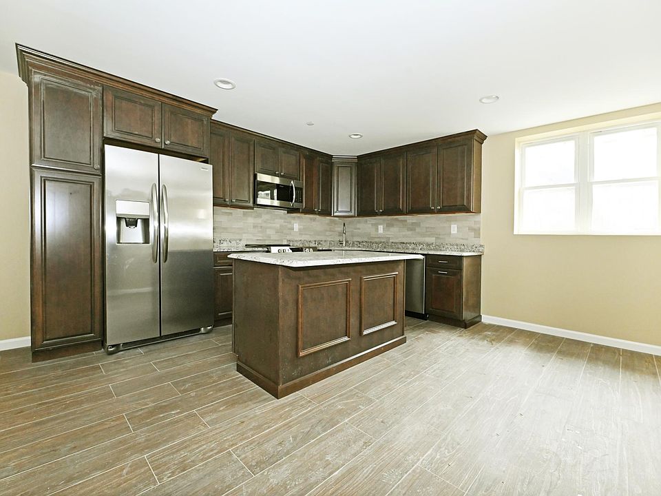 1st image of 5720 163rd St #1