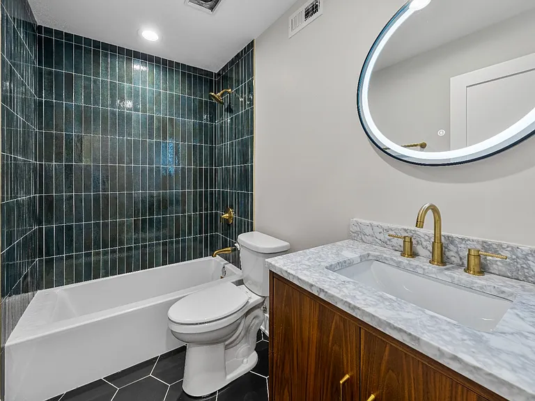 2257 N Sawyer Ave #G — Photo 8