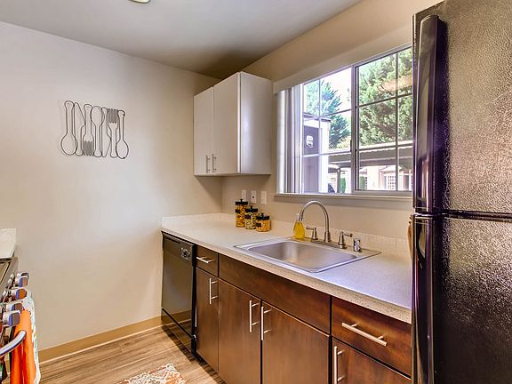 4th image of 1202 N Pearl St APT C201