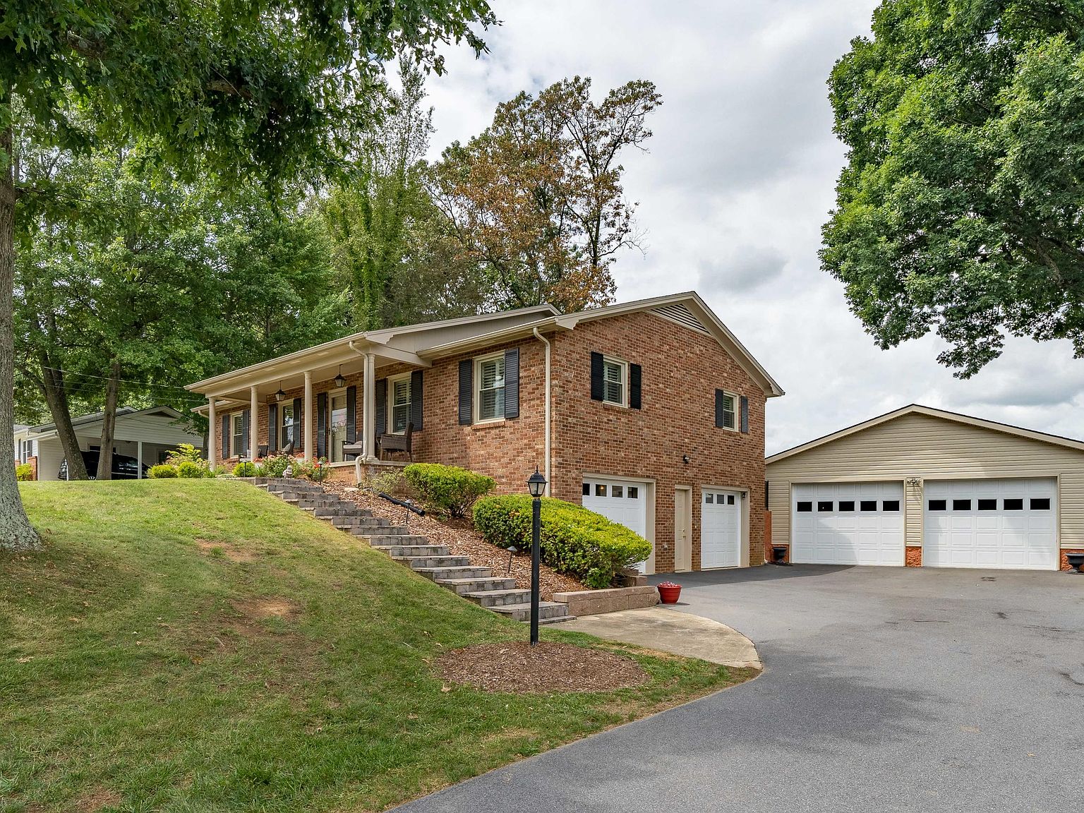 2211 Kipping St, Johnson City, TN 37601 Zillow