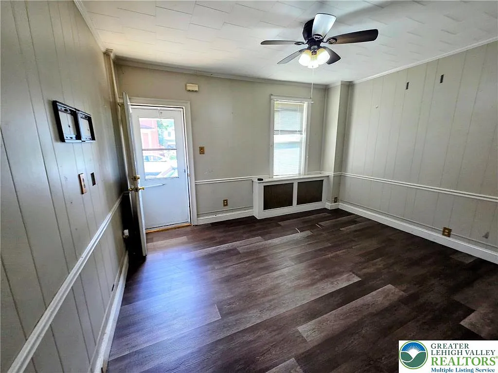 3 bed, 1404 sqft, $2,100 — Photo 3