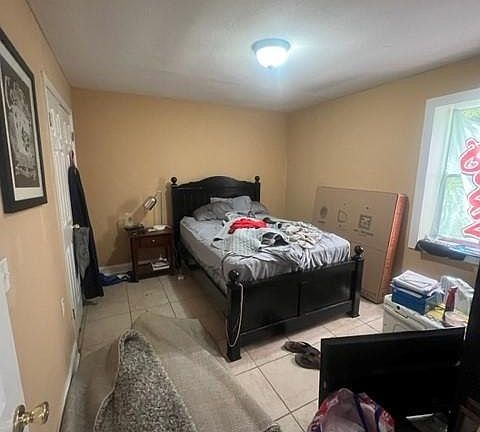 5th image of 900B S 16th St