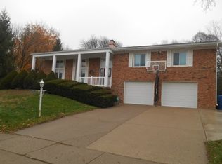 4217 Squire Dr, Bettendorf, IA 52722