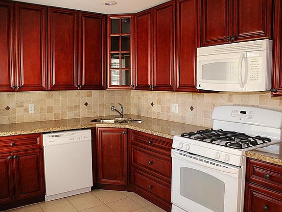 Kitchen Features 42'' Cabinets