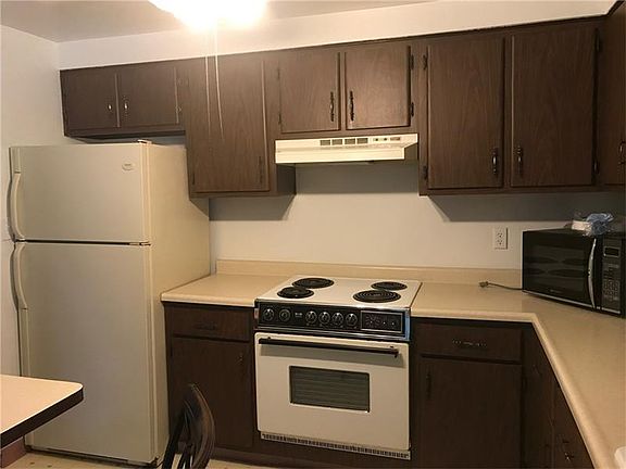 5th image of 1030 E Maiden St